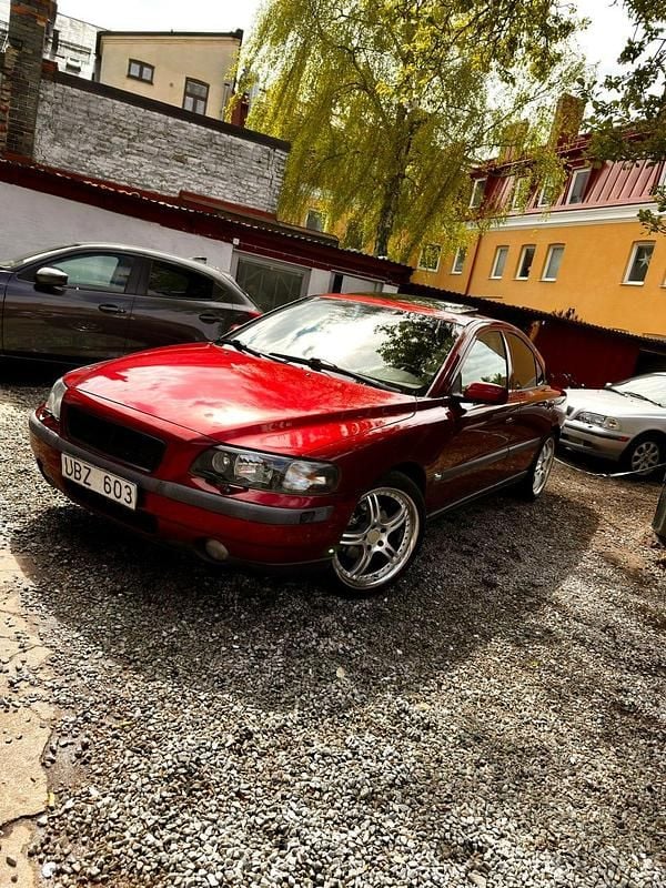 Begagnad 2004 Volvo S60 Sedan | 25 900 kr (Marknadspris) - Bild 1/4