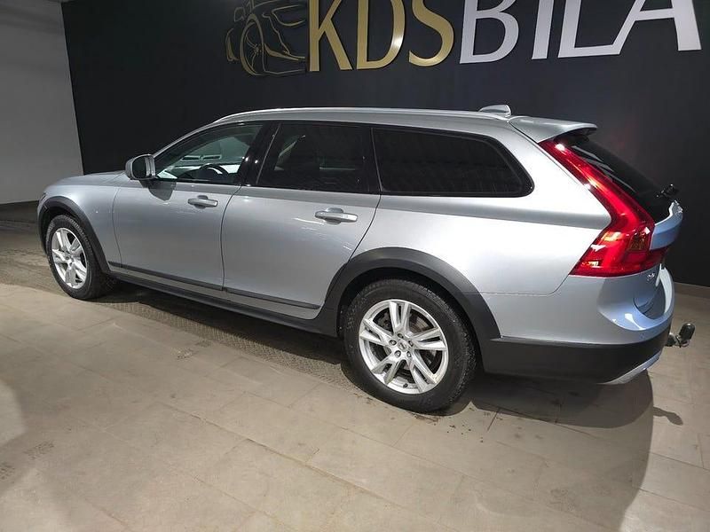 Begagnad Volvo V90 CC Momentum 200 HK (147 kW) 2017 Silver Kombi