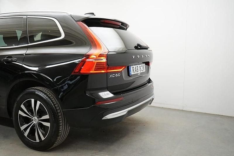 Begagnad Volvo XC60 Core 349 HK (256 kW) 2022 Svart SUV