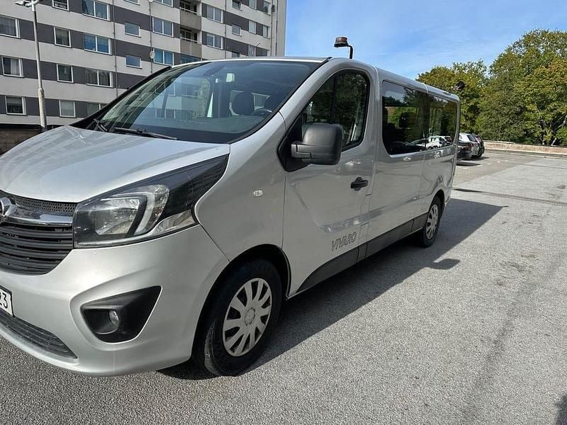Begagnad Opel Vivaro 125 HK (91 kW) 2016 Grå Minibuss