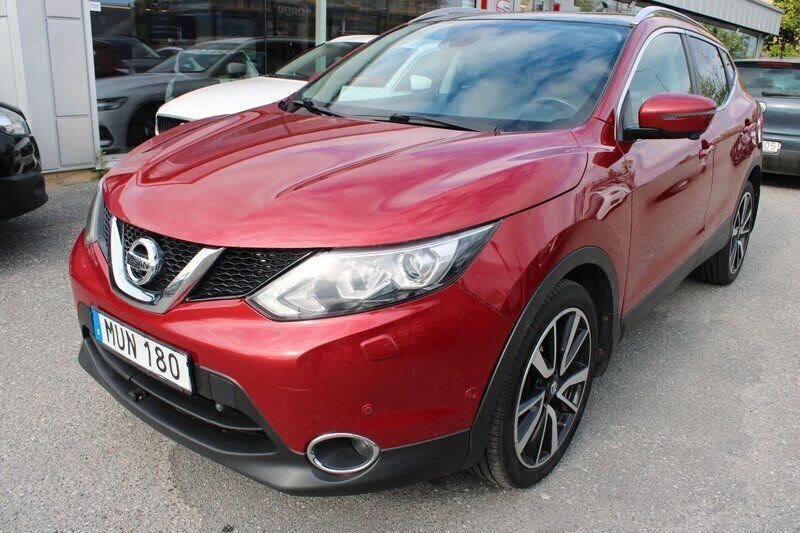 Röd Begagnad 2015 Nissan Qashqai SUV | 119 900 kr (Marknadspris) - Bild 1/4