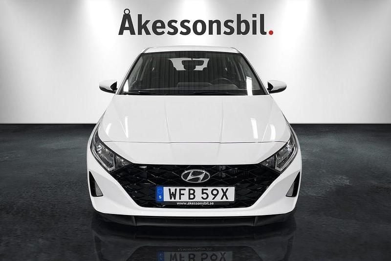 Begagnad Hyundai i20 Essential 101 HK (74 kW) 2022 Vit Halvkombi