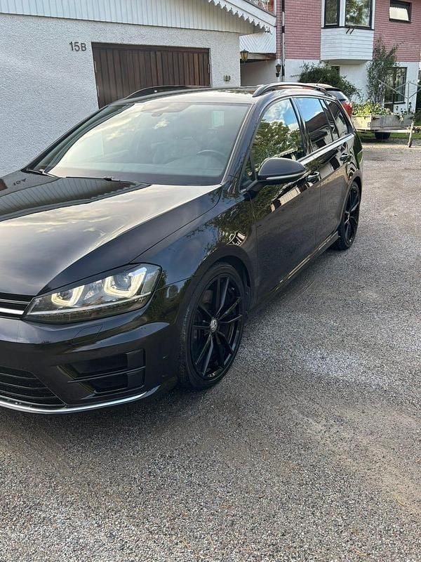 Begagnad 2017 VW Golf VII R Kombi | 190 000 kr (Superpris) - Bild 1/4