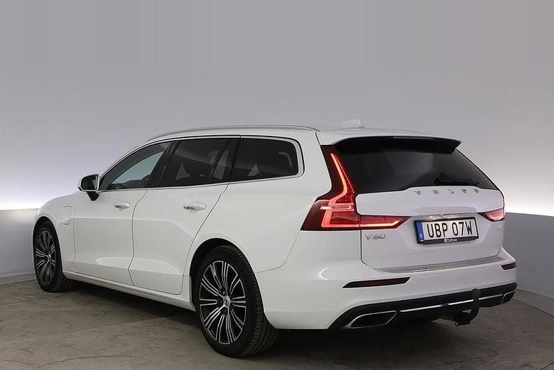 Begagnad Volvo V60 Inscription 253 HK (186 kW) 2021 Vit Kombi