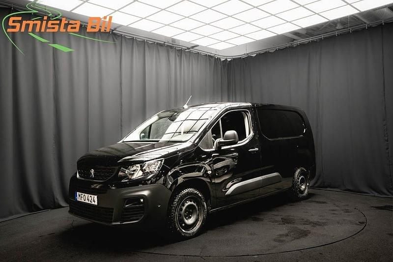 Svart Begagnad 2020 Peugeot Partner Minibuss | 178 700 kr (Marknadspris) - Bild 1/3