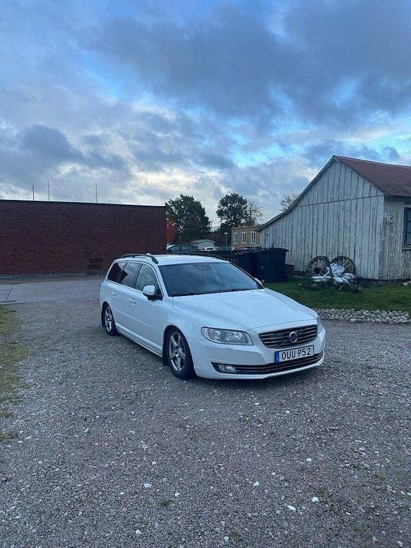 Vit Begagnad 2016 Volvo V70 Momentum Kombi | 50 000 kr (Marknadspris) - Bild 1/2