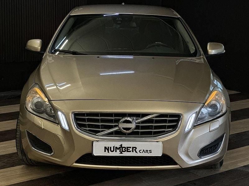 Begagnad Volvo S60 Momentum 203 HK (149 kW) 2010 Ljusbrun Sedan