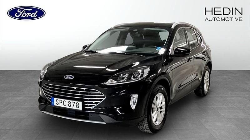 Svart (black) Begagnad 2021 Ford Kuga Titanium SUV | 234 900 kr (Bra pris) - Bild 1/4