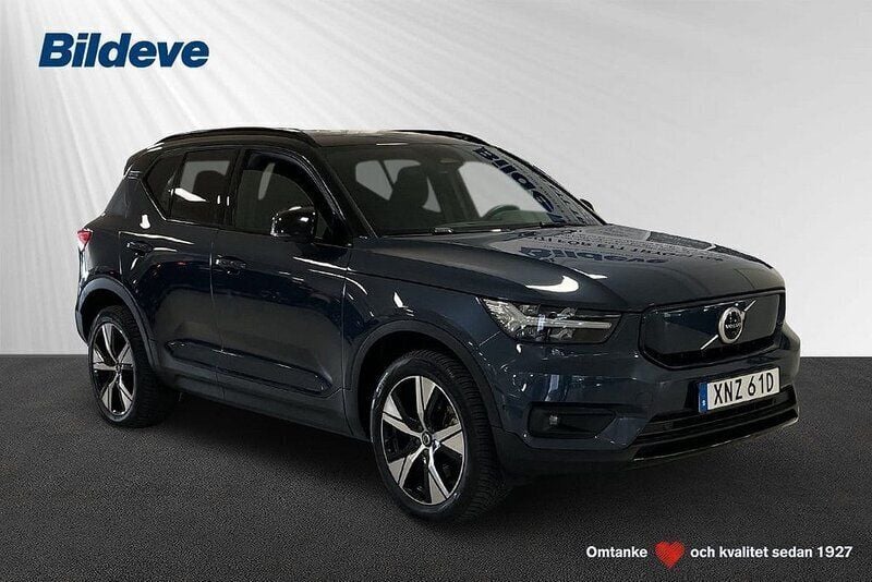 Mörkblå Begagnad 2022 Volvo XC40 Pro SUV | 319 900 kr - Bild 1/4