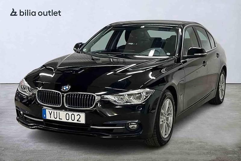 Begagnad BMW 330e 2018 Svart Sedan