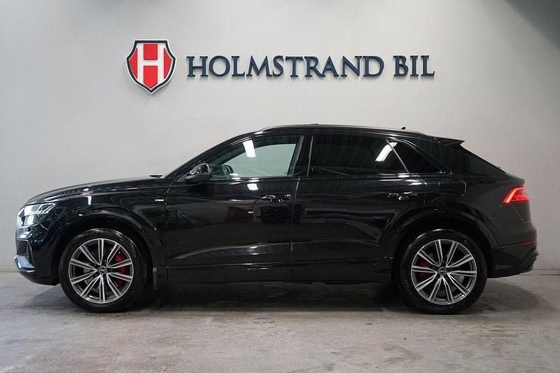 Svart Begagnad 2021 Audi Q8 S-Line SUV | 719 800 kr (Dyr) - Bild 1/4