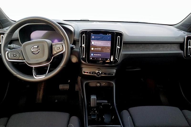 Begagnad Volvo XC40 Single Motor 175 kW (238 HK) 2023 Blå SUV