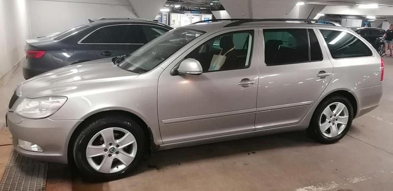 Brun Begagnad 2011 Skoda Octavia Kombi | 60 000 kr (Bra pris) - Bild 1/4