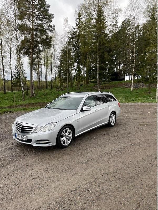 Silver Begagnad 2012 Mercedes E250 Kombi | 120 000 kr (Bra pris) - Bild 1/4