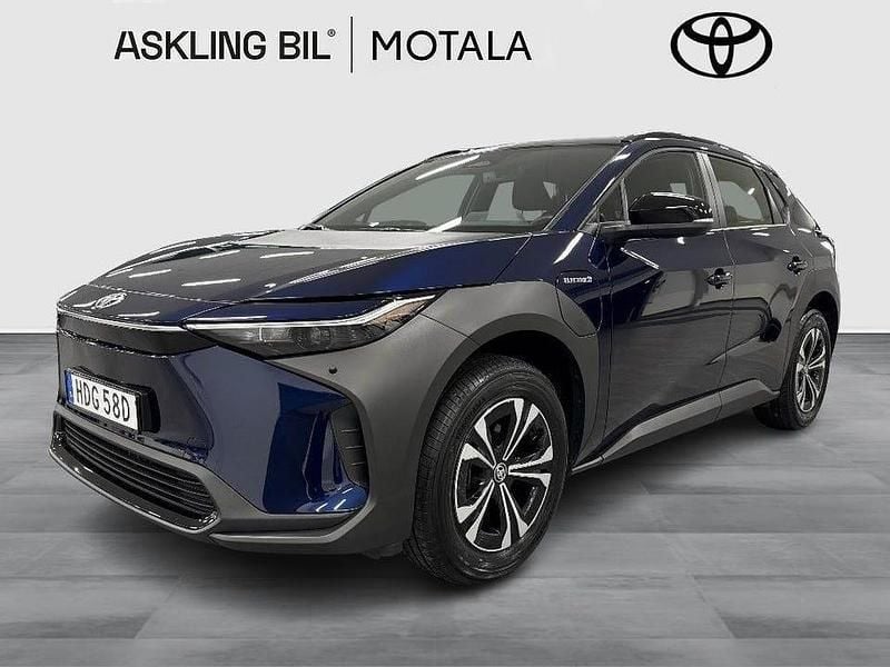 Begagnad Toyota bZ4X Active 150 kW (204 HK) 2023 Mörkblå SUV