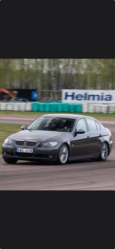 Grå Begagnad 2008 BMW 325 Sedan | 120 000 kr (Dyr) - Bild 1/4