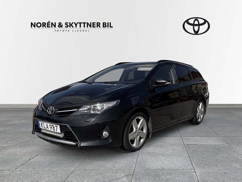 Svart Begagnad 2014 Toyota Auris Touring Sports Edition Kombi | 129 000 kr (Lite dyr) - Bild 1/4