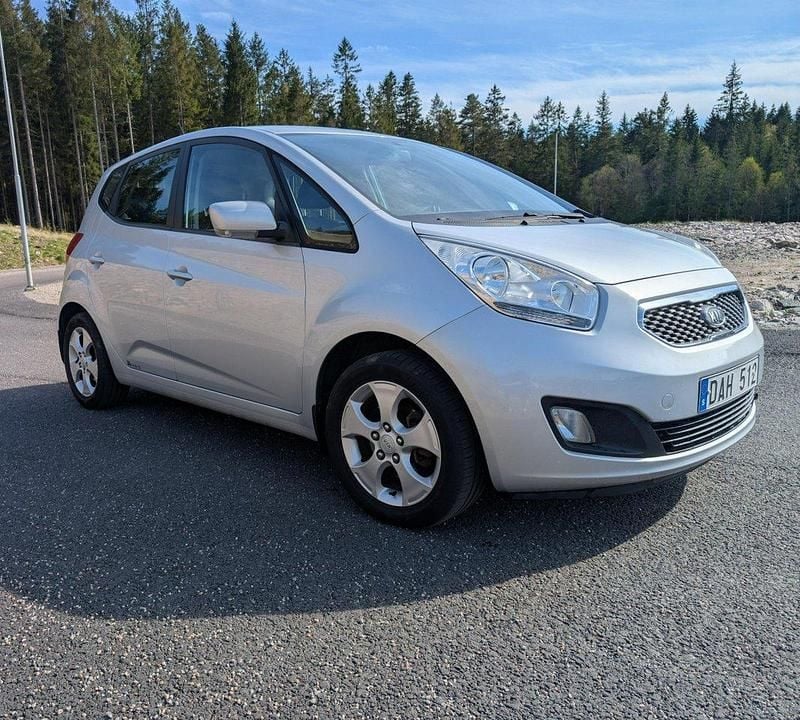 Silver Begagnad 2010 Kia Venga Comfort Halvkombi | 45 000 kr (Bra pris) - Bild 1/4