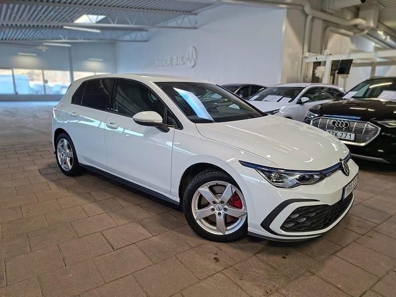 Begagnad VW Golf VIII GTE 245 HK (180 kW) 2020 Pure white Halvkombi