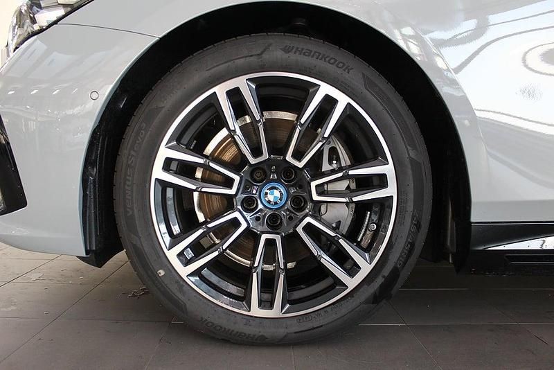 Begagnad BMW i5 M Sport 250 kW (340 HK) 2024 Grå Sedan