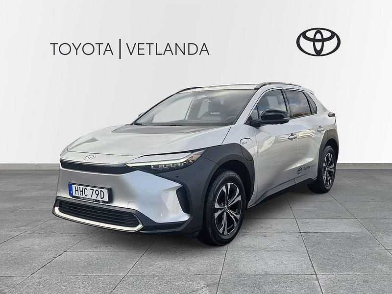 Silver Begagnad 2025 Toyota bZ4X Executive SUV | 499 000 kr (Dyr) - Bild 1/4