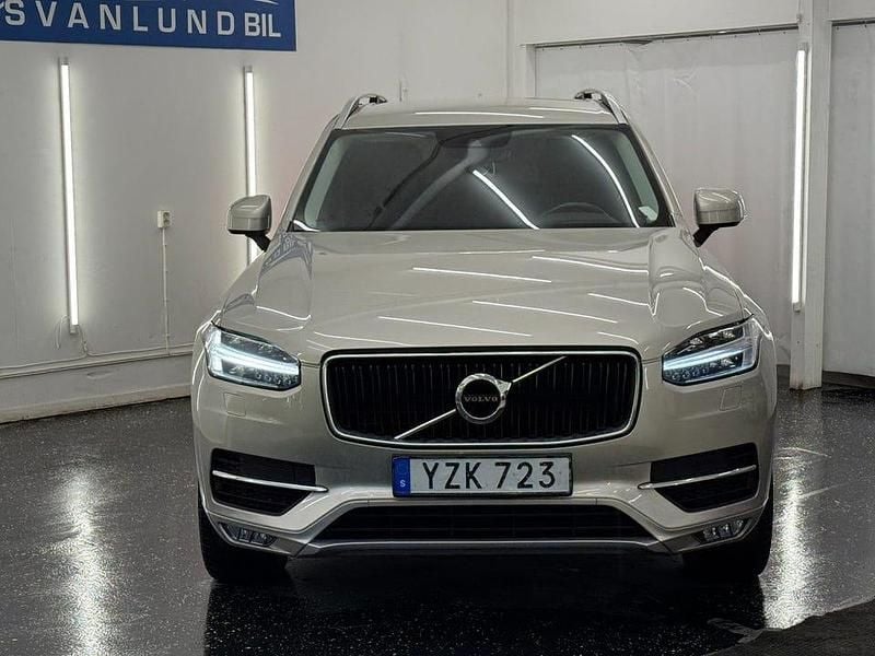 Begagnad Volvo XC90 Momentum 190 HK (139 kW) 2017 Ljusbrun SUV
