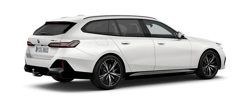 Ny BMW i5 Comfort Edition 289 kW (394 HK) 2026 Vit Kombi