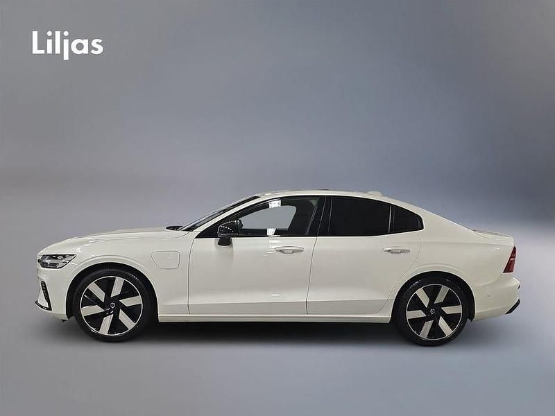 Begagnad Volvo S60 Plus 404 HK (297 kW) 2024 Vit Sedan
