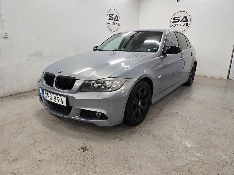Grå Begagnad 2005 BMW 325 Advantage Sedan | 59 900 kr (Lite dyr) - Bild 1/4