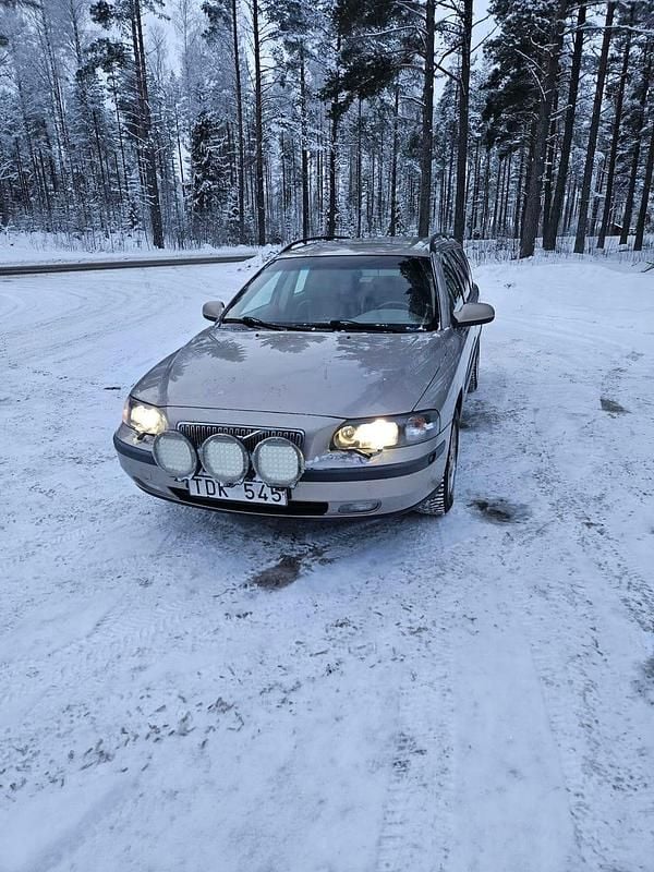 Begagnad 2002 Volvo V70 Kombi | 45 000 kr (Dyr) - Bild 1/4