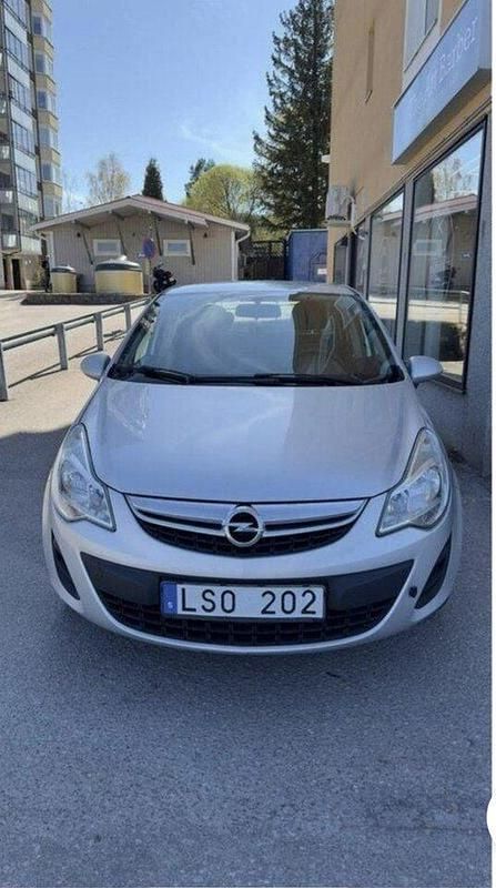 Grå Begagnad 2011 Opel Corsa Enjoy Halvkombi | 40 000 kr (Marknadspris) - Bild 1/4