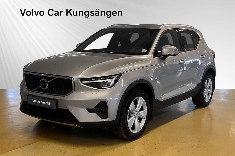 Silver Begagnad 2024 Volvo XC40 Core SUV | 349 900 kr (Bra pris) - Bild 1/3
