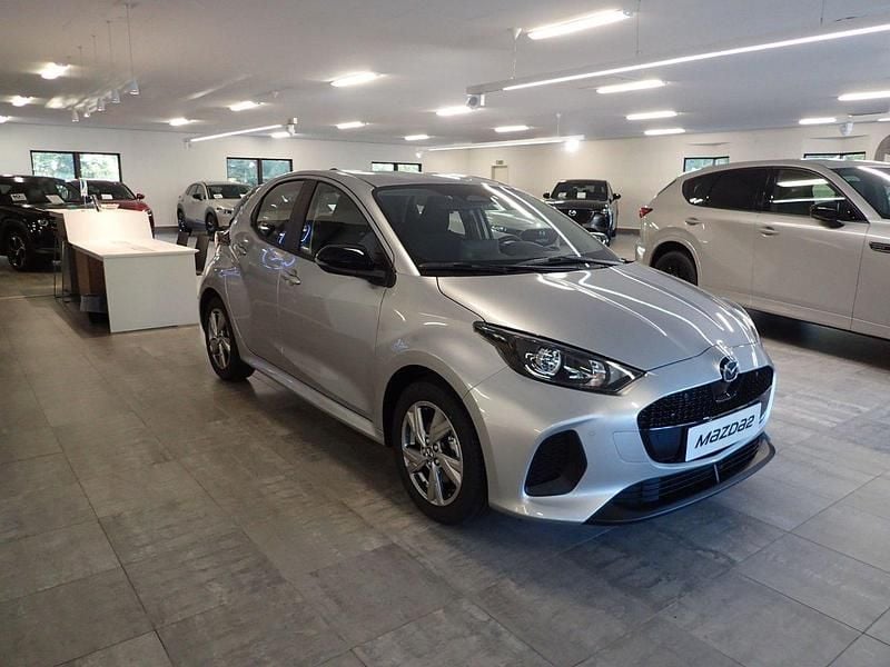 Grå Ny 2025 Mazda 2 Exclusive Halvkombi | 279 400 kr (Lite dyr) - Bild 1/4