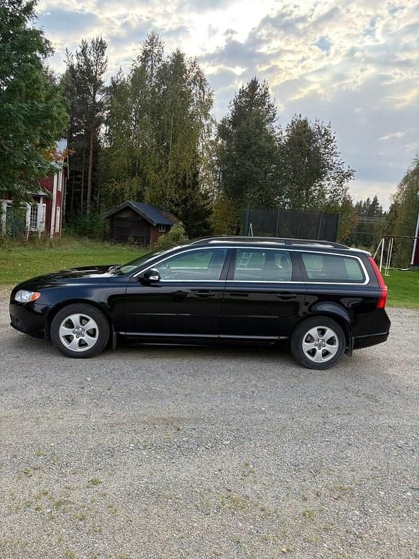 Begagnad 2010 Volvo V70 Kombi | 67 000 kr (Marknadspris) - Bild 1/4