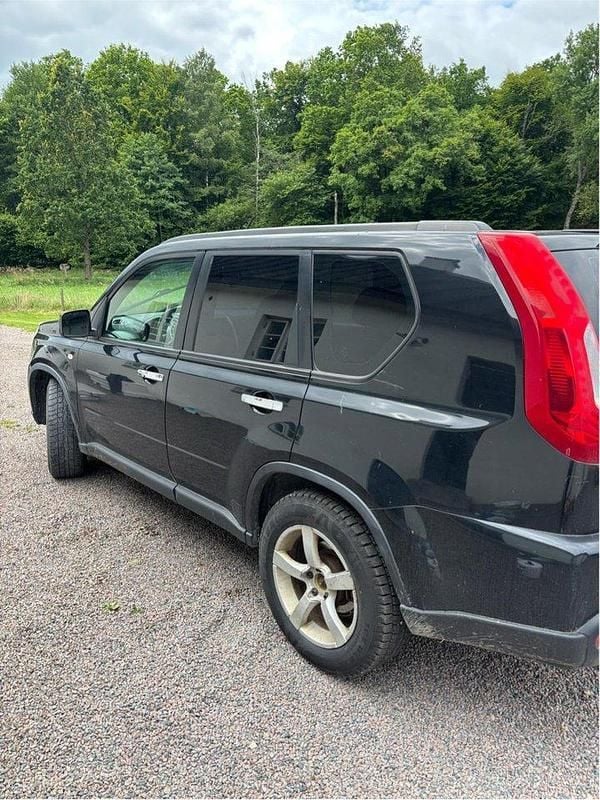 Svart Begagnad 2011 Nissan X-Trail SUV | 58 000 kr (Bra pris) - Bild 1/4