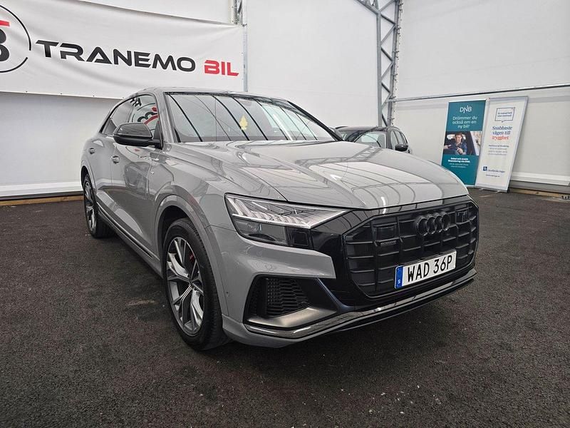 Grå Begagnad 2023 Audi Q8 S-Line SUV | 769 000 kr - Bild 1/4
