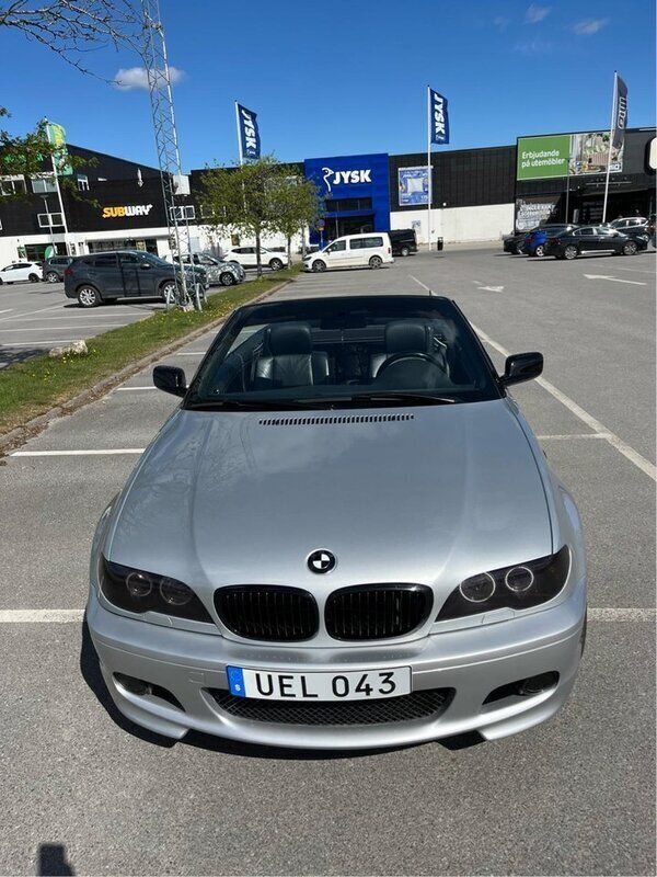 Grå Begagnad 2003 BMW 325 Cabriolet M Sport Cab | 80 000 kr (Marknadspris) - Bild 1/4