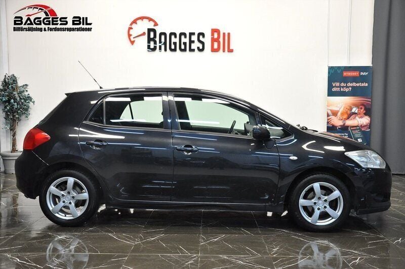 Svart Begagnad 2007 Toyota Auris Halvkombi | 31 900 kr (Marknadspris) - Bild 1/4