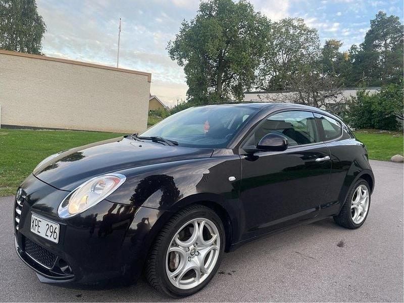 Svart Begagnad 2010 Alfa Romeo MiTo Distinctive Halvkombi | 41 000 kr - Bild 1/4