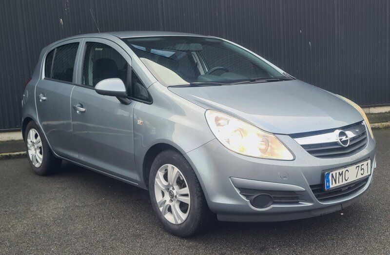 Grå Begagnad 2010 Opel Corsa Enjoy Halvkombi | 39 900 kr (Marknadspris) - Bild 1/4