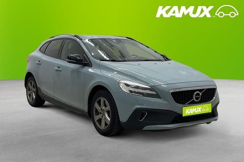 Blå Begagnad 2017 Volvo V40 CC Business Edition Kombi | 114 800 kr (Marknadspris) - Bild 1/3