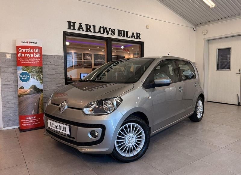 Silver Begagnad 2016 VW up! high up! Halvkombi | 73 000 kr (Bra pris) - Bild 1/4