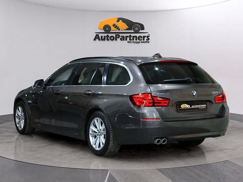 Begagnad BMW 525 218 HK (160 kW) 2012 Brun Kombi