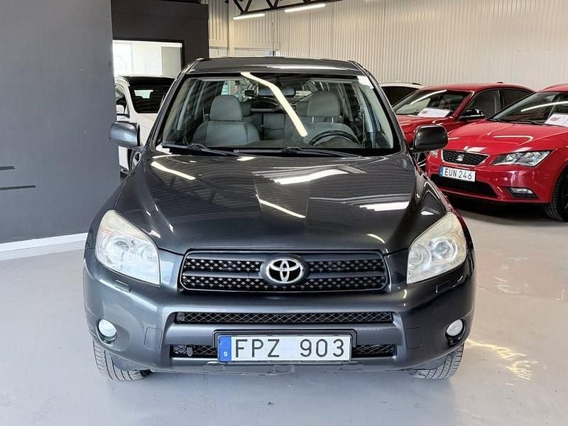 Begagnad Toyota RAV4 152 HK (111 kW) 2007 Mörkgrå SUV