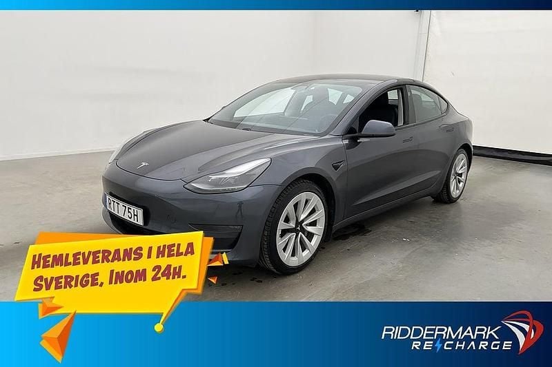Grå Begagnad 2021 Tesla Model 3 Long Range AWD Sedan | 289 800 kr (Marknadspris) - Bild 1/3