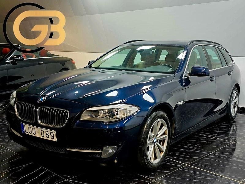 Blå Begagnad 2012 BMW 520 Kombi | 94 900 kr (Bra pris) - Bild 1/4