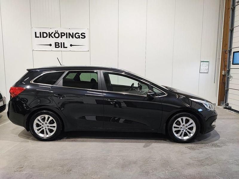 Begagnad Kia Ceed Sportswagon Comfort 128 HK (94 kW) 2014 Svart Kombi
