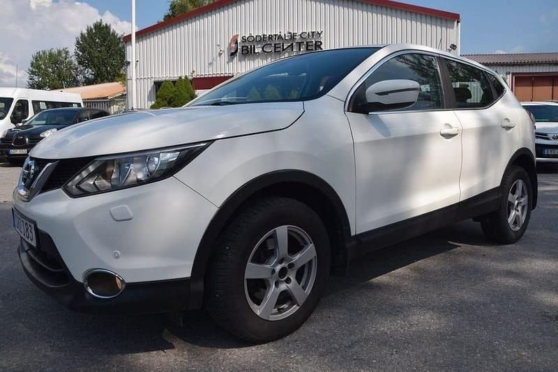 Vit Begagnad 2014 Nissan Qashqai SUV | 109 900 kr (Marknadspris) - Bild 1/4