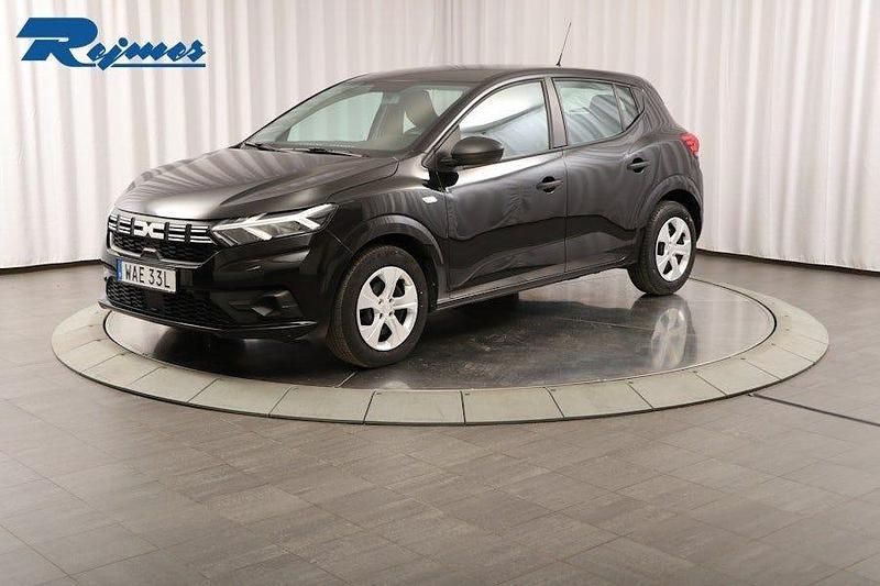 Svart Begagnad 2022 Dacia Sandero Essentiel Halvkombi | 129 800 kr (Marknadspris) - Bild 1/4