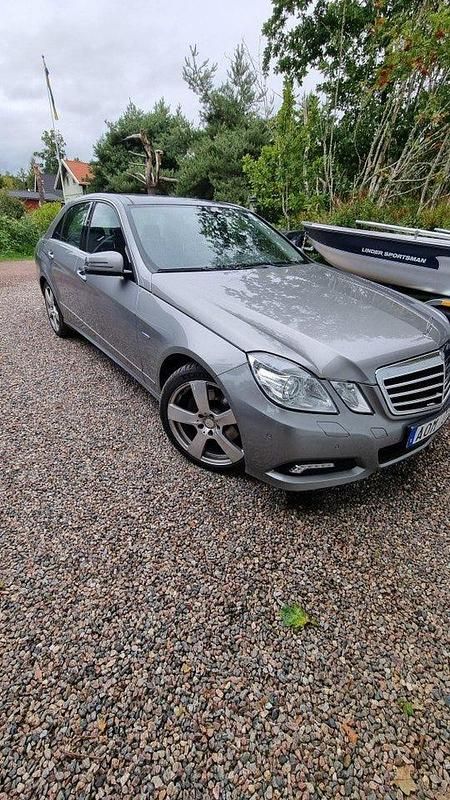 Grå Begagnad 2010 Mercedes E350 Avantgarde Sedan | 85 000 kr (Marknadspris) - Bild 1/4